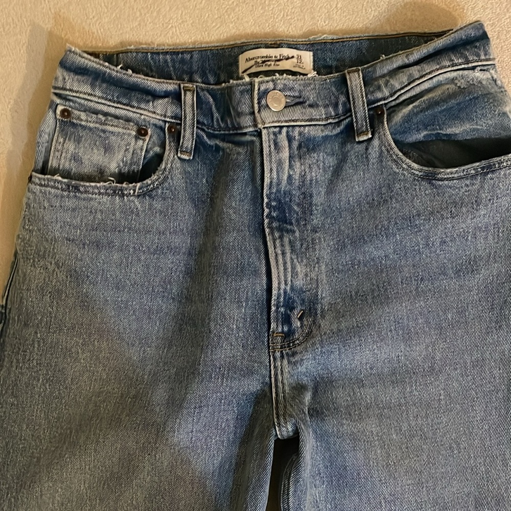 Abercrombie and Fitch the ‘90s straight ultra high rise jeans in size 31 - Picture 3 of 8